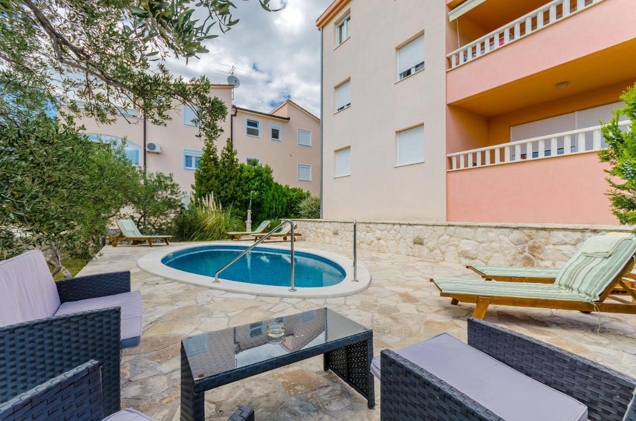 Apartments Melita โตรกีร์ ภายนอก รูปภาพ